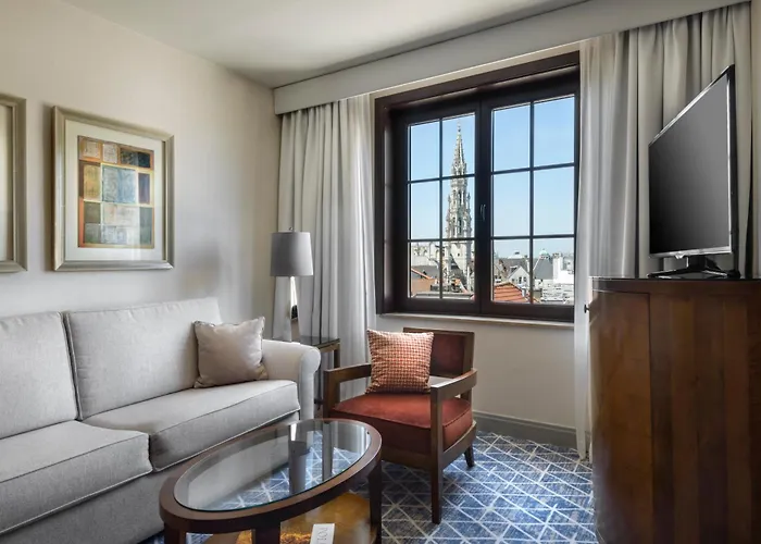 Luxury hotel only: Warwick Grand-Place Brussels