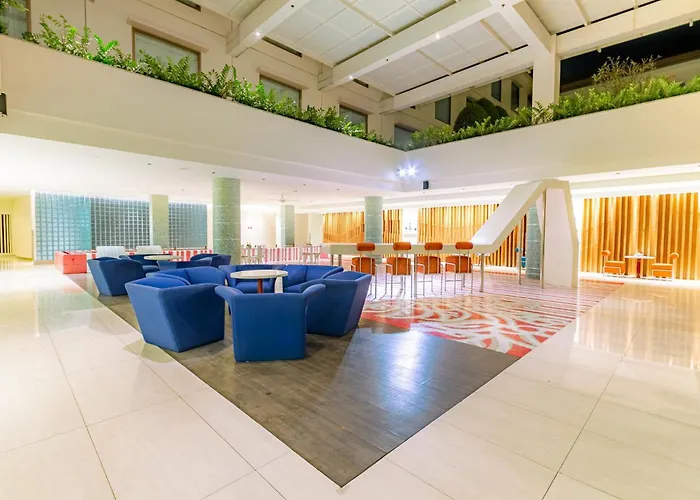 Hotel near College: Holiday Inn Express Baruna By Ihg