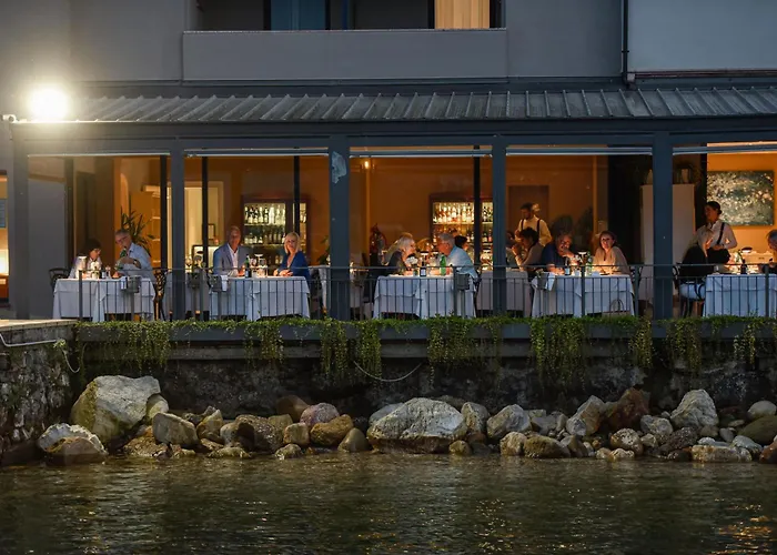 Hotel di lusso: Bella Hotel & Restaurant With Private Dock For Mooring Boats