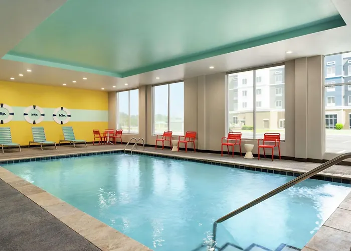 Hotels with pool Tru By Hilton Florence I-95
