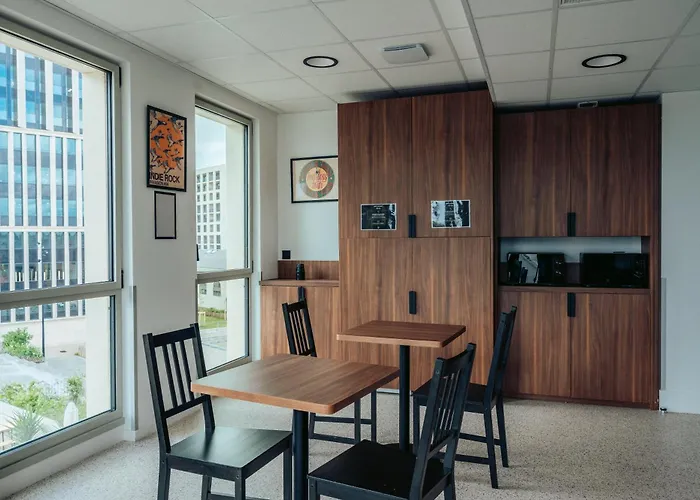 Jost Auberge De Jeunesse Gare St Jean