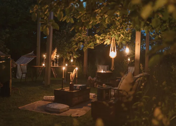 Jacuzzi hotel: Outbuildings Dorset