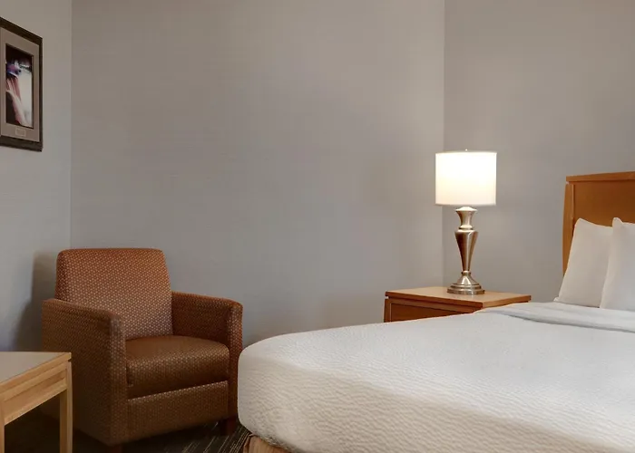 Hot Tub in Room Days Inn By Wyndham Niagara Falls Near The Falls