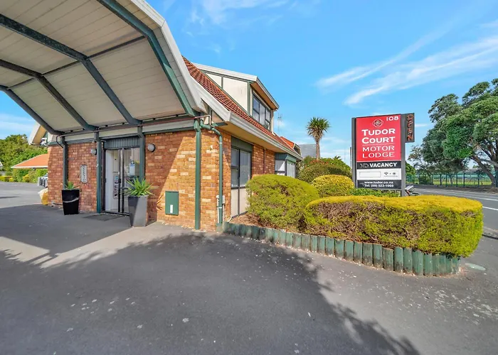 Romantic hotel: Tudor Court Motor Lodge