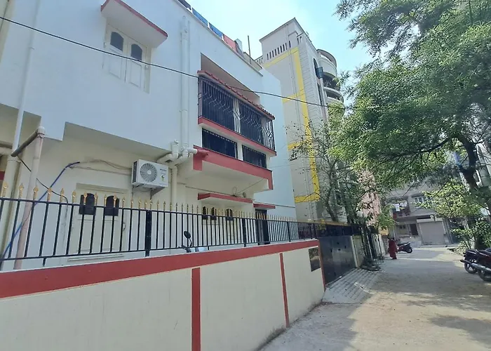 Guests house Laxmi Niwas, Salt Lake, Kolkata, 10Mins From Sector 5