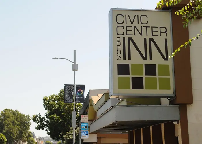 Motel: Civic Center Motor Inn