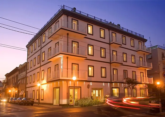 Hotel romantico: Card International Hotel