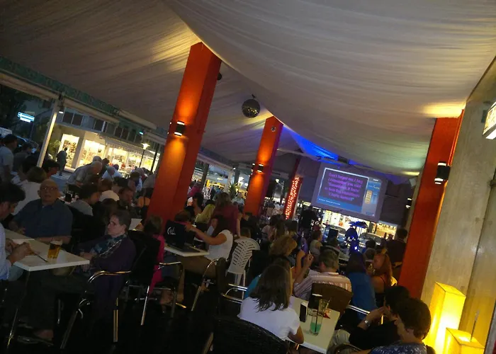 Hotel Amalfi & Restaurant Karaoke Bar
