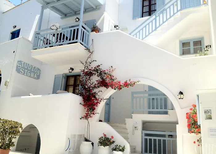Beach hotel: Sigma Studios On The Beach