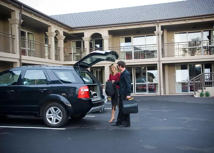 Hotel near College: Salerno Motel Apartments