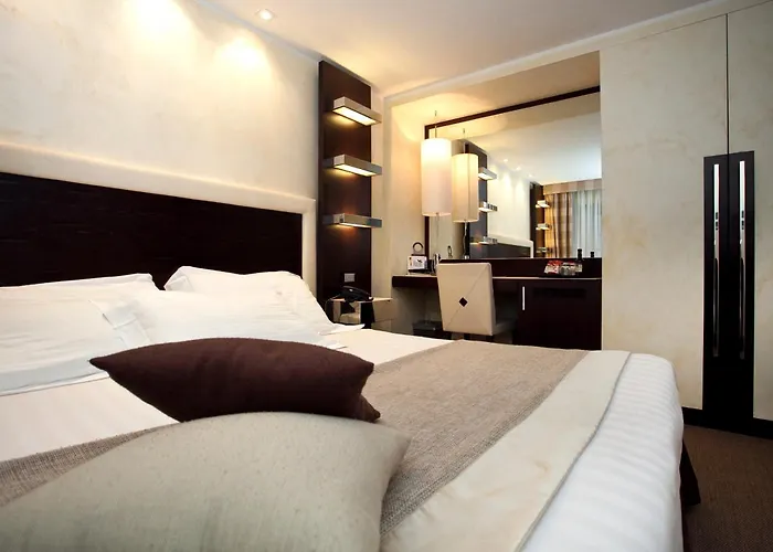 Les Fleurs Luxury House