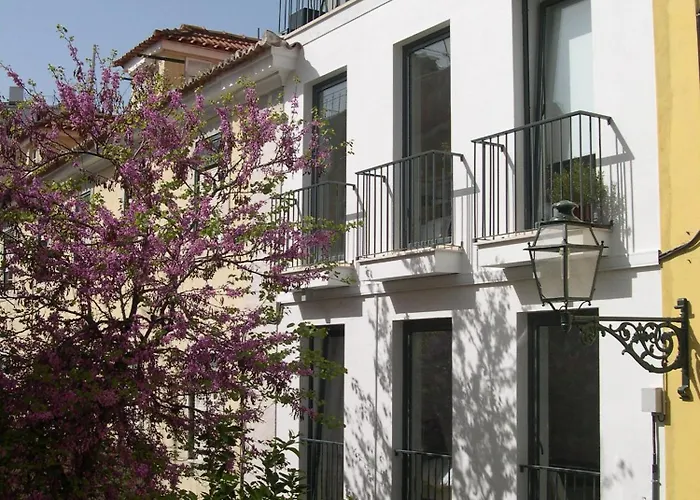 Trip to College Orange 3 House - Chiado Studios