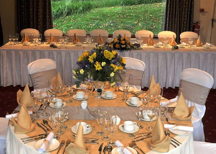 Pet Friendly hotel: Woodland House Hotel