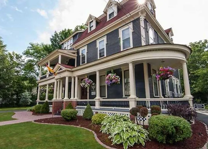 B&B only: Carriage House Inn