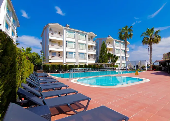 Hôtel avec piscine: New Garden Hotel Side
