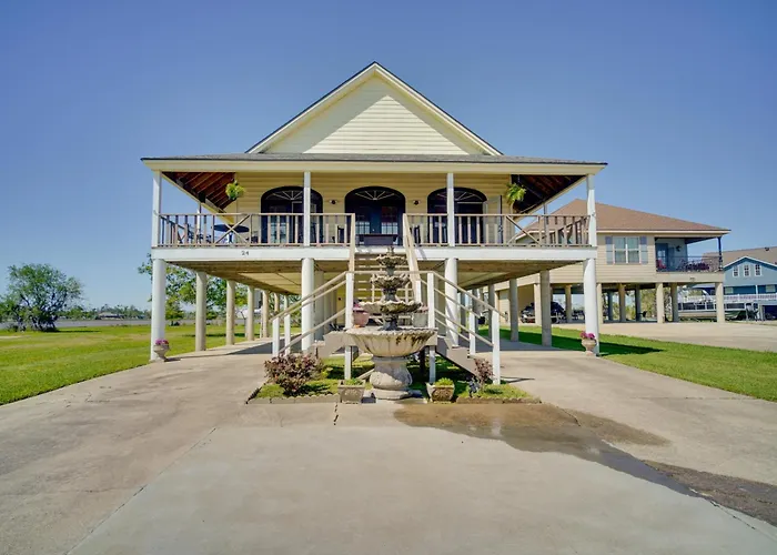Exquisite Lake Charles Gem - Waterfront Views
