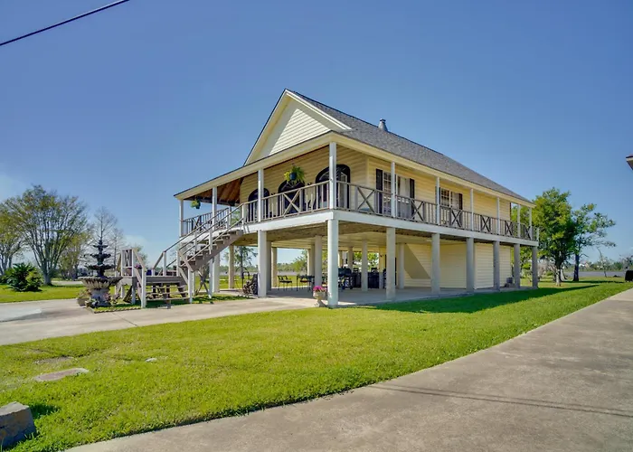 Exquisite Lake Charles Gem - Waterfront Views