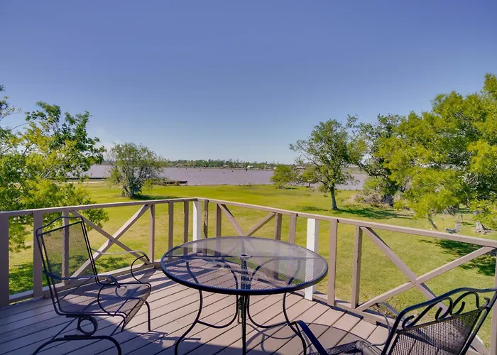 Exquisite Lake Charles Gem - Waterfront Views