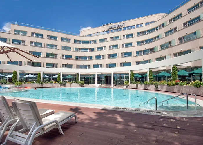 Jeravi Beach Hotel
