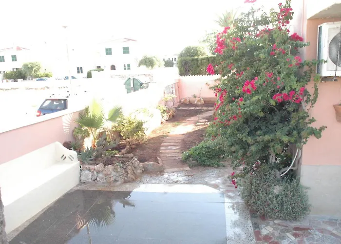  Hostal Paris Ciutadella