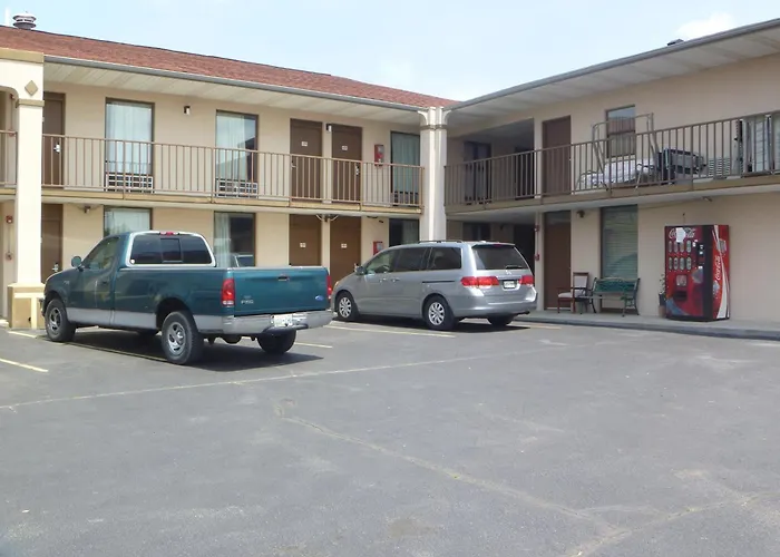 Motel: Parkway Inn