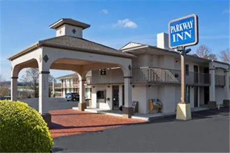 Motel: Parkway Inn