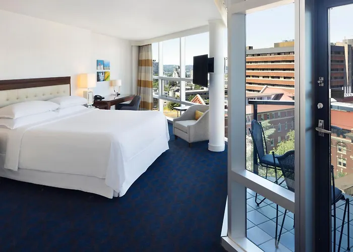 Pet Friendly hotel: Sheraton Vancouver Wall Centre