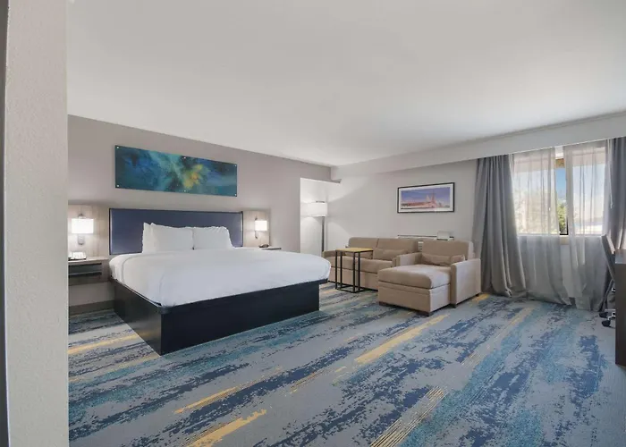 Resort: Clarion Pointe Okc Airport