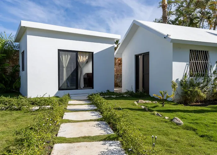 Maria Juana, Hostal