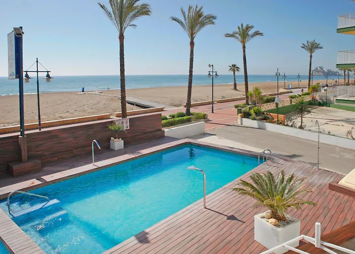 Cheap hotel: Sunday'S Beach