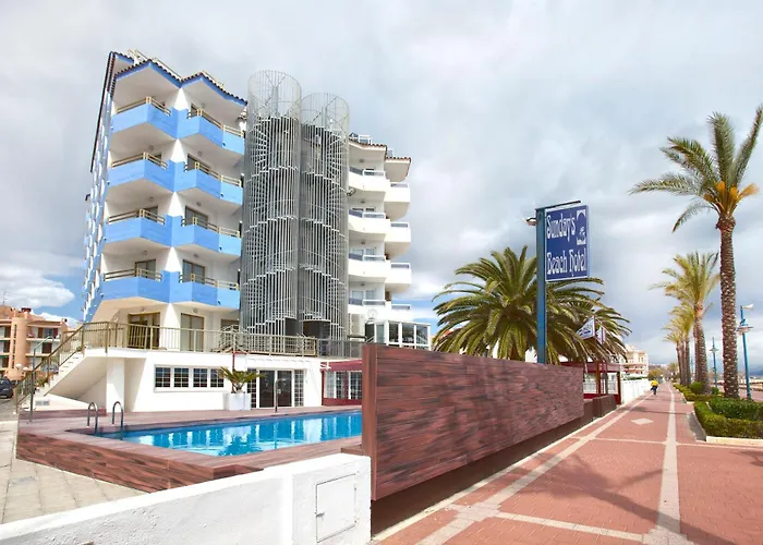 Cheap hotel: Sunday'S Beach