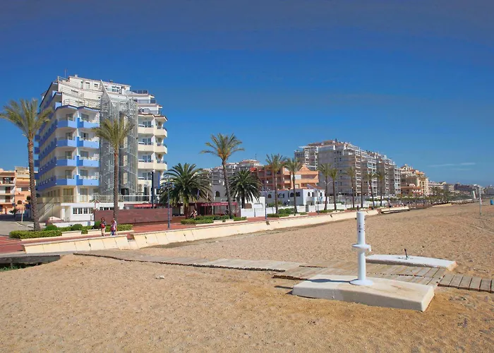 Cheap hotel: Sunday'S Beach