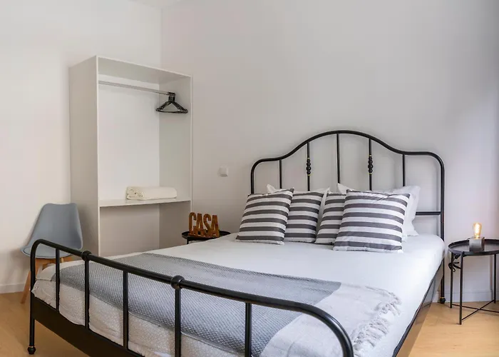  Oporto Bonjardim Residence