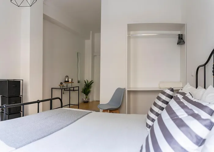  Oporto Bonjardim Residence