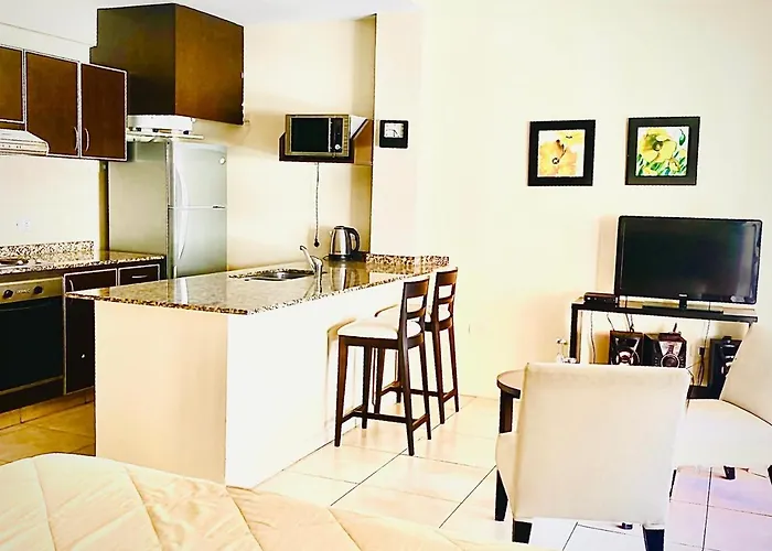 Hotel cerca del colegio: Arenales Suites