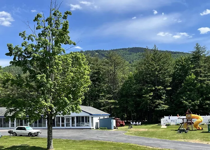 Motel: North Colony Motel And Cottages