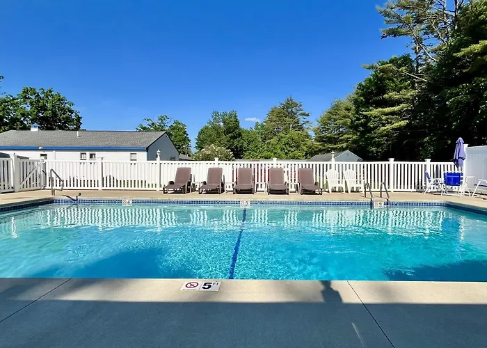 Motel: North Colony Motel And Cottages