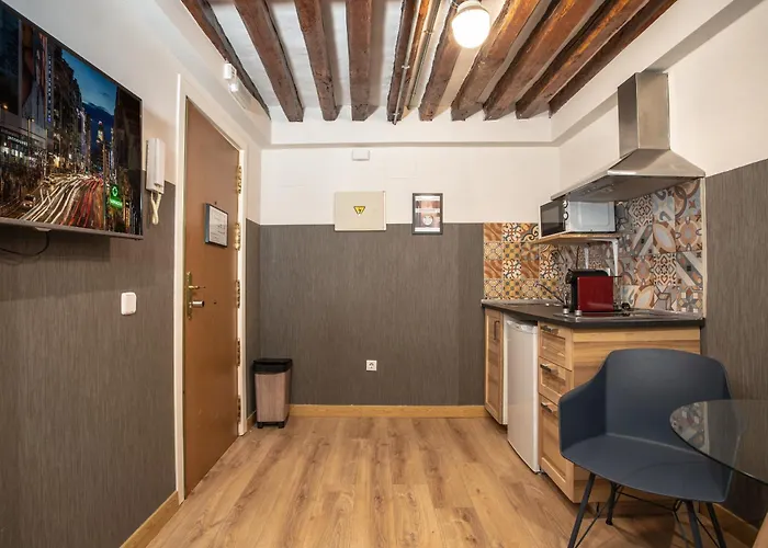 Hotel near College: Suites You Zinc