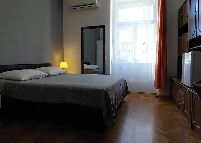 Central Jardin Guest House Split
