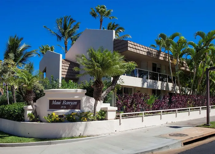 Hotel with pool: Aston At The Maui Banyan