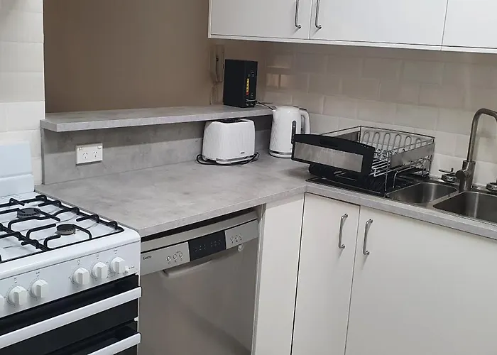 Apartment: Beautiful Inner City Fully Renovated Ground Floor Apartment With Attached Lock-Up Garage