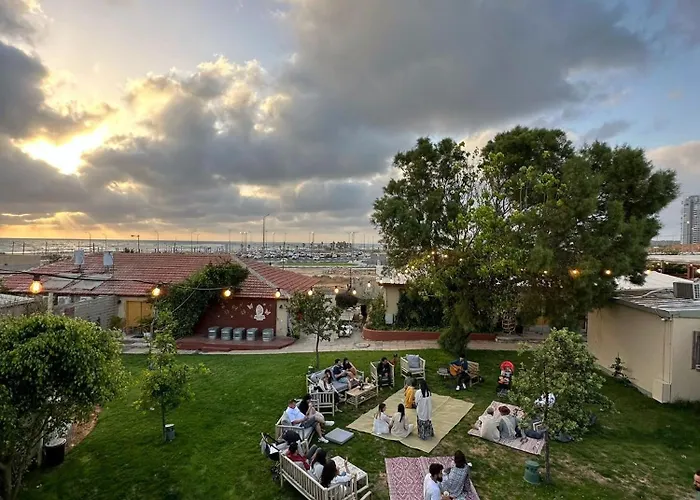 Alaya Poleg
