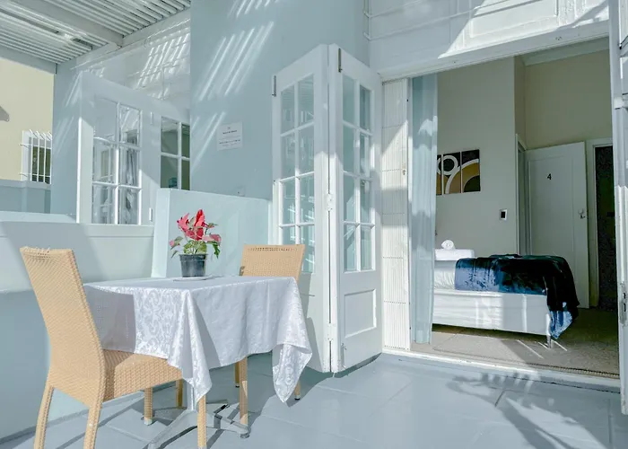 Bed and Breakfast Amoris In Sea Point