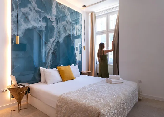 B&B: Lisbon Studios