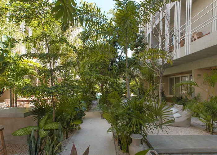 Hotel Jacuzzi: Jungle Chic
