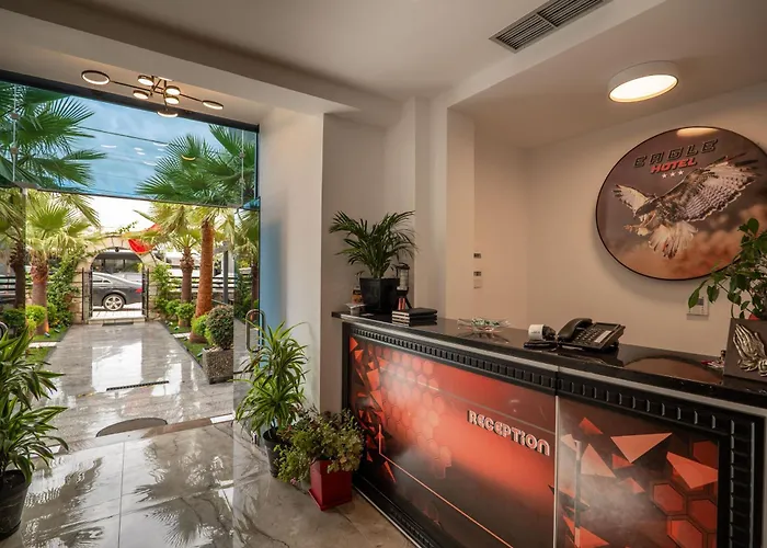 Hotel con piscina: Hotel Eagle