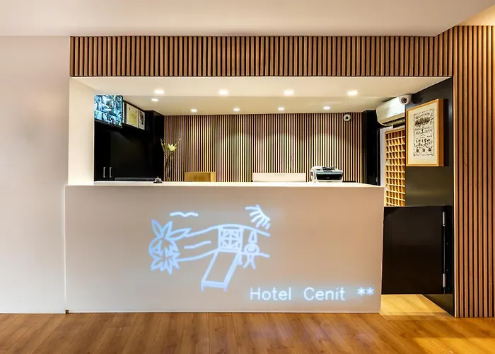 Pet Friendly hotel: Hotel Cenit & Apts Sol Y Viento