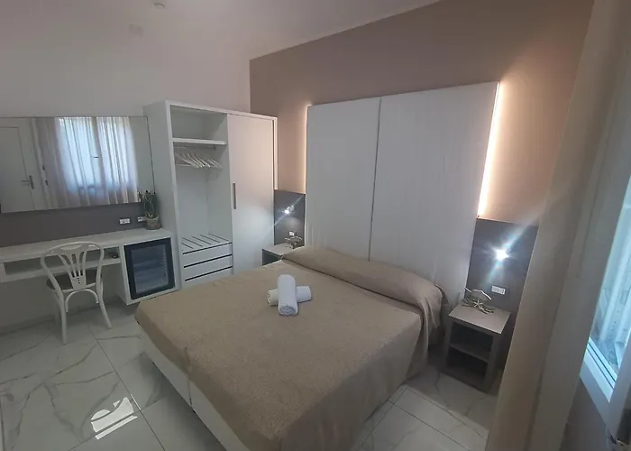 Hotel Jacuzzi: Hotel Cannes
