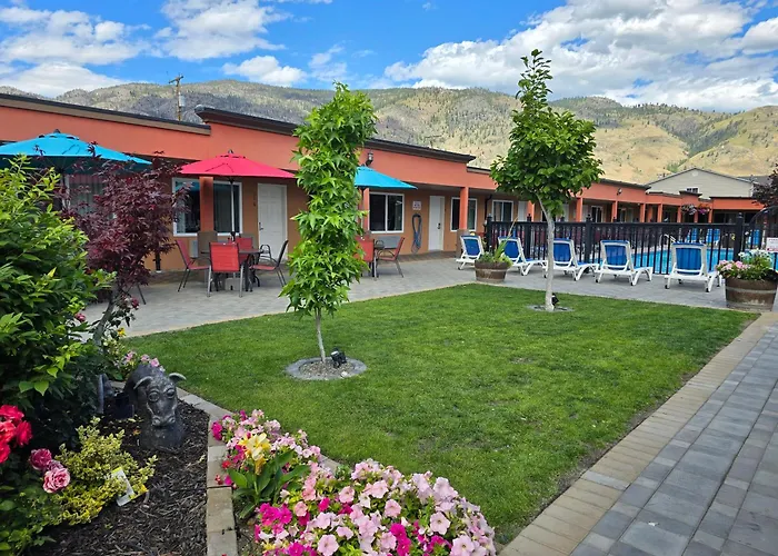 Sahara Courtyard Inn & Suites Osoyoos