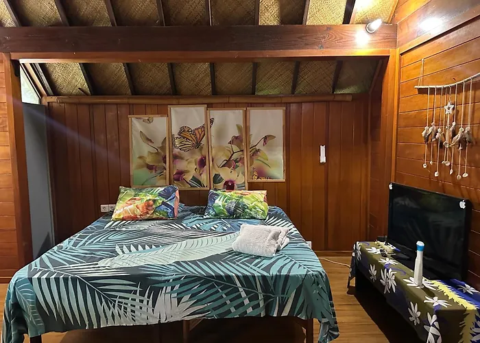 Vaiotaha Lodge